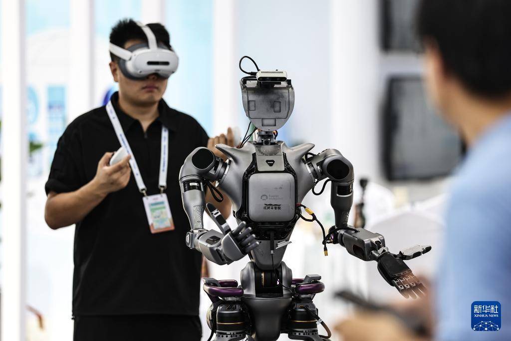 科技賦能產業，智慧生活新圖景徐徐展開 2025全球工業互聯網大會聚焦遠程健康管理服務